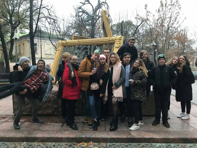 Семиклассники посетившие третьяковскую галерею задали много вопросов. Семиклассники посетившие третьяковскую галерею задали много вопросов